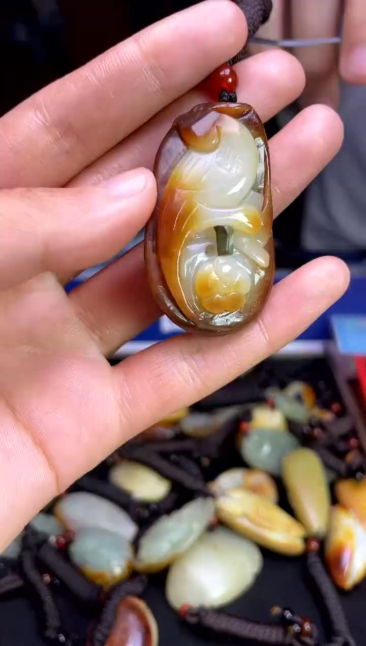 和田玉未镶嵌颈饰1