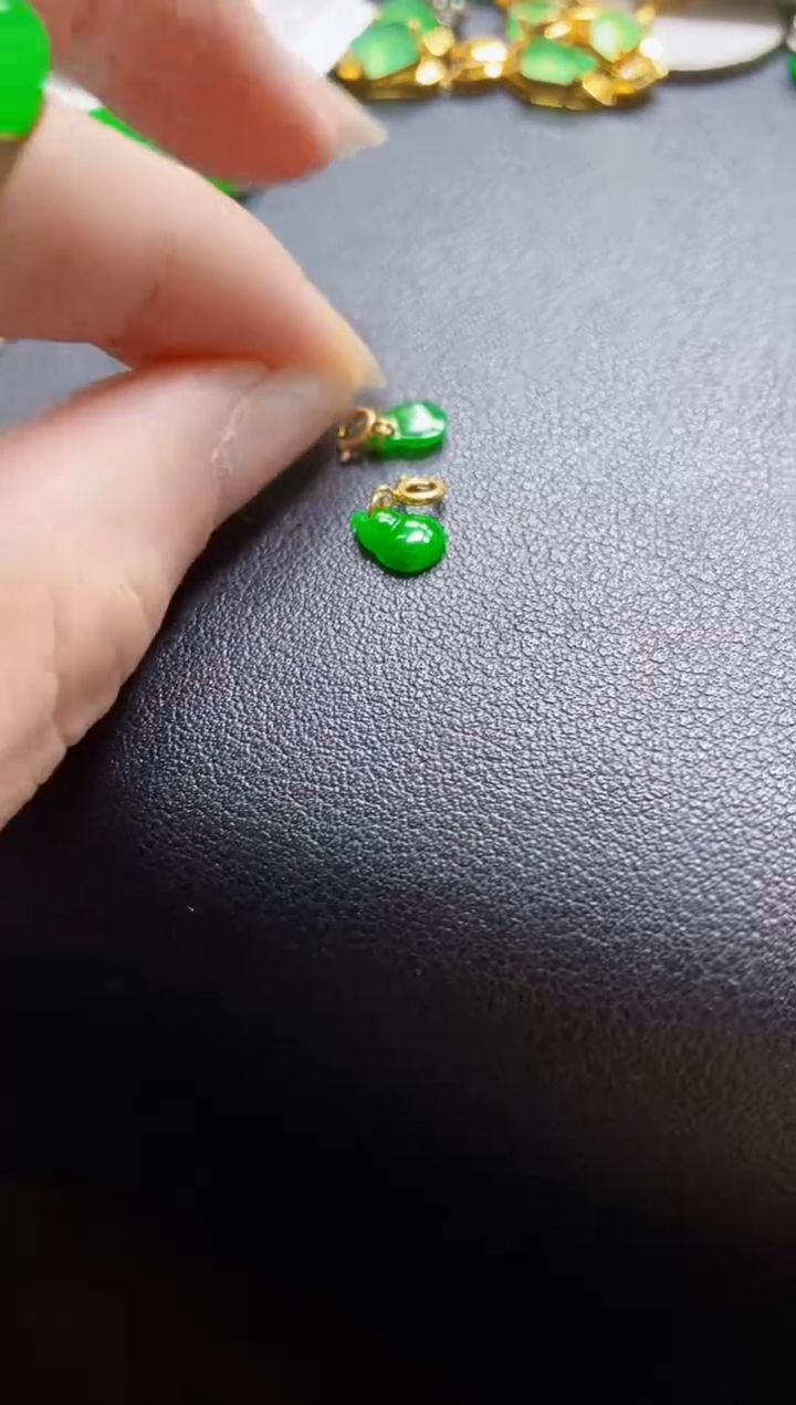 翡翠18K金镶嵌颈饰多样性发货发1