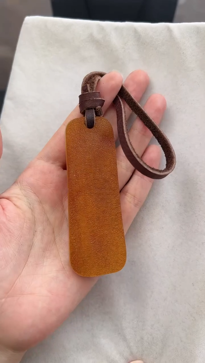 【闪购商品】琥珀裸石未镶嵌10115030-手把件