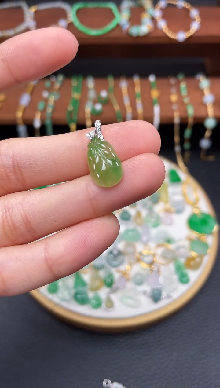 【闪购商品】翡翠吊坠(不含链)18K金镶嵌一个   JK235