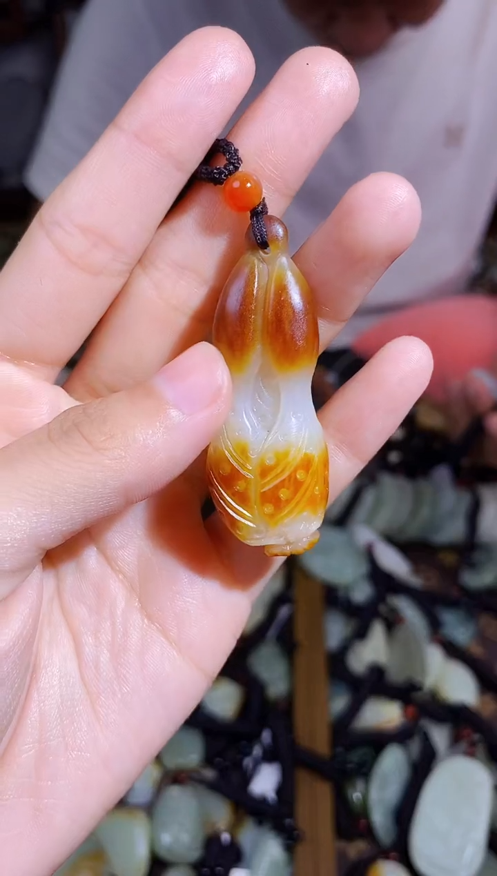 和田玉未镶嵌颈饰1