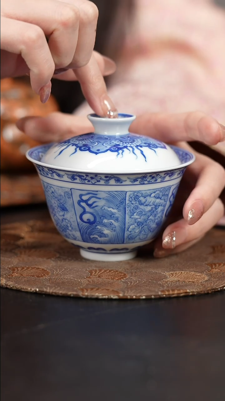 【闪购商品】杯看山柴窑青花图案盖碗