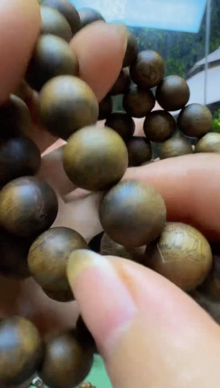 沉香碎屑沉香➕透顶绿圆珠1.2*10多样性发1