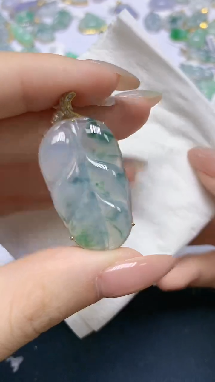 翡翠18K金镶嵌颈饰天然缅甸A货翡翠