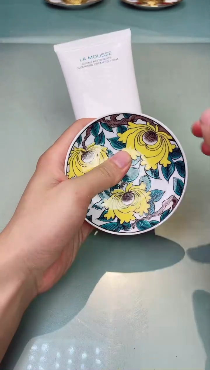 瓷片香洗面奶  微瑕