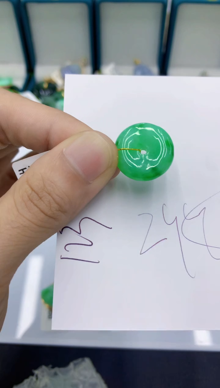 翡翠18K金镶嵌颈饰翡翠