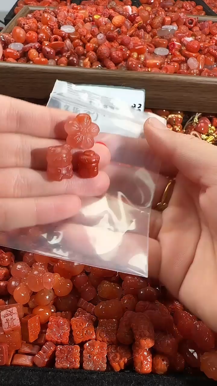 颈饰未镶嵌南红玛瑙1