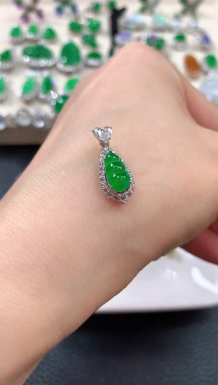 【闪购商品】翡翠吊坠(不含链)18K金镶嵌m19       