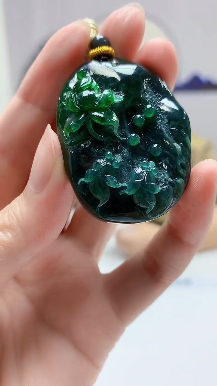 【闪购商品】定制翡翠未镶嵌4688zm-毛货挂件赠珠链145花