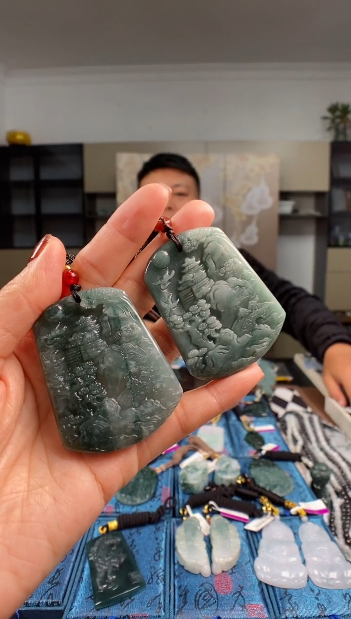 颈饰未镶嵌翡翠  多样性发其一