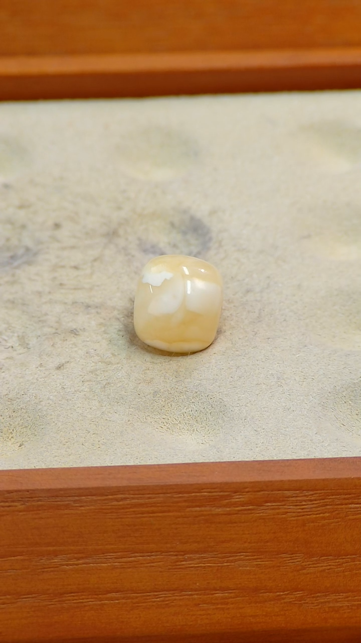 【闪购商品】蜜蜡裸石未镶嵌俄料微瑕12MM1.002克