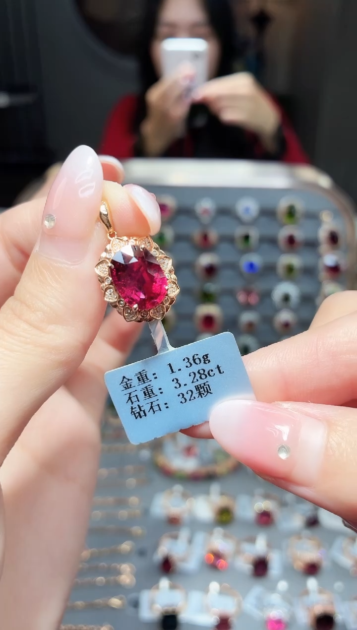 颈饰18K金镶嵌碧玺3.28ct