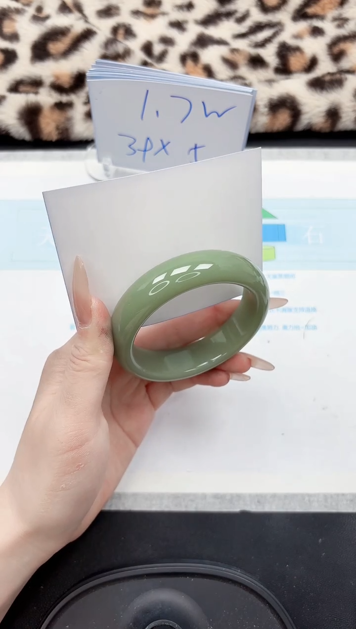 【闪购商品】石英质玉手镯未镶嵌334-59