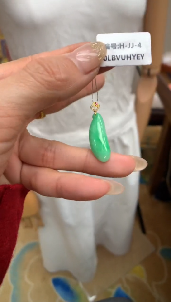 【闪购商品】翡翠颈饰18K金镶嵌福瓜