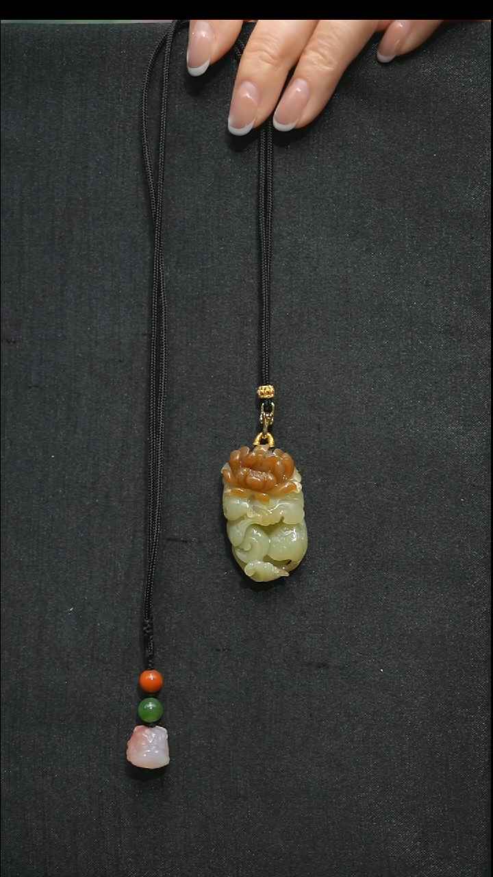 颈饰未镶嵌和田玉时***。颈饰 未镶嵌 和田玉 时*。