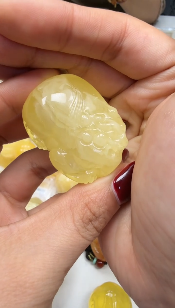 裸石琥珀未镶嵌如图