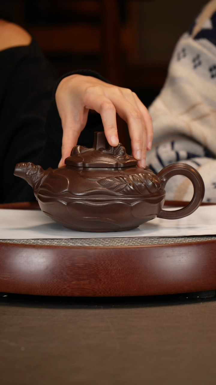 【闪购商品】紫砂茶壶大彬紫泥风卷葵+茶叶罐万山红遍四条屏