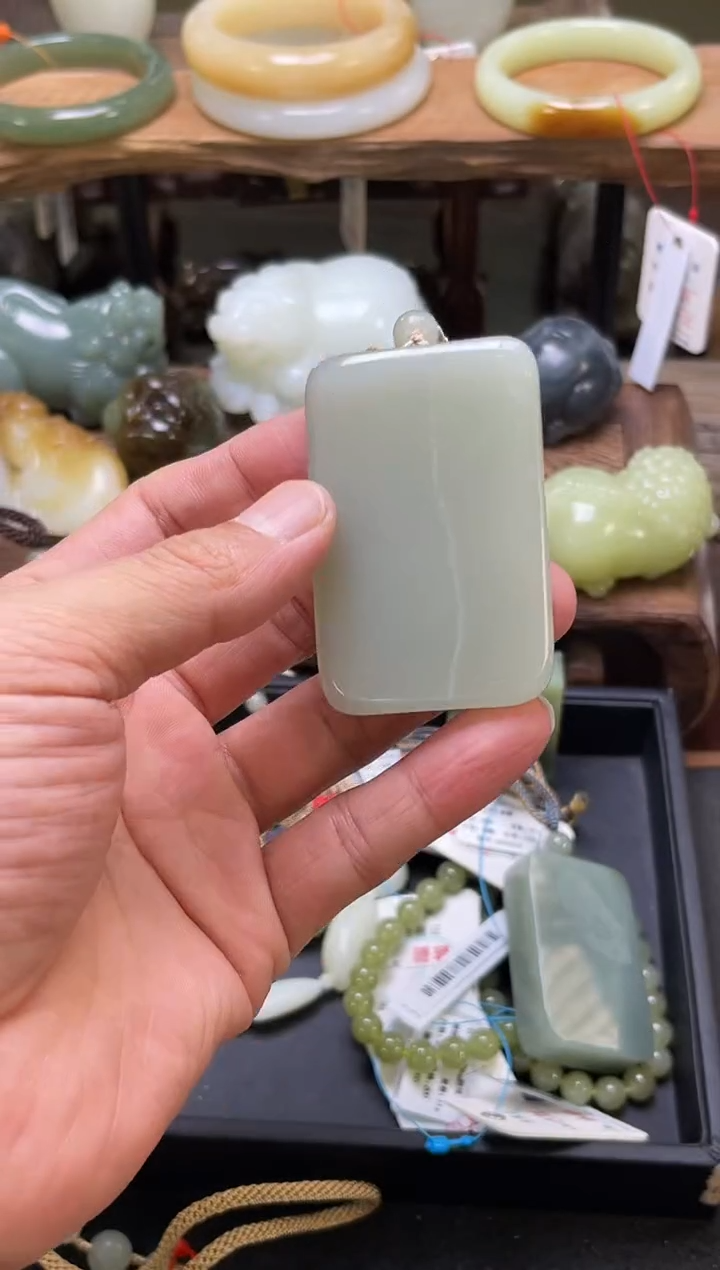 和田玉未镶嵌吊坠(不含链)且末青白 无事牌31487