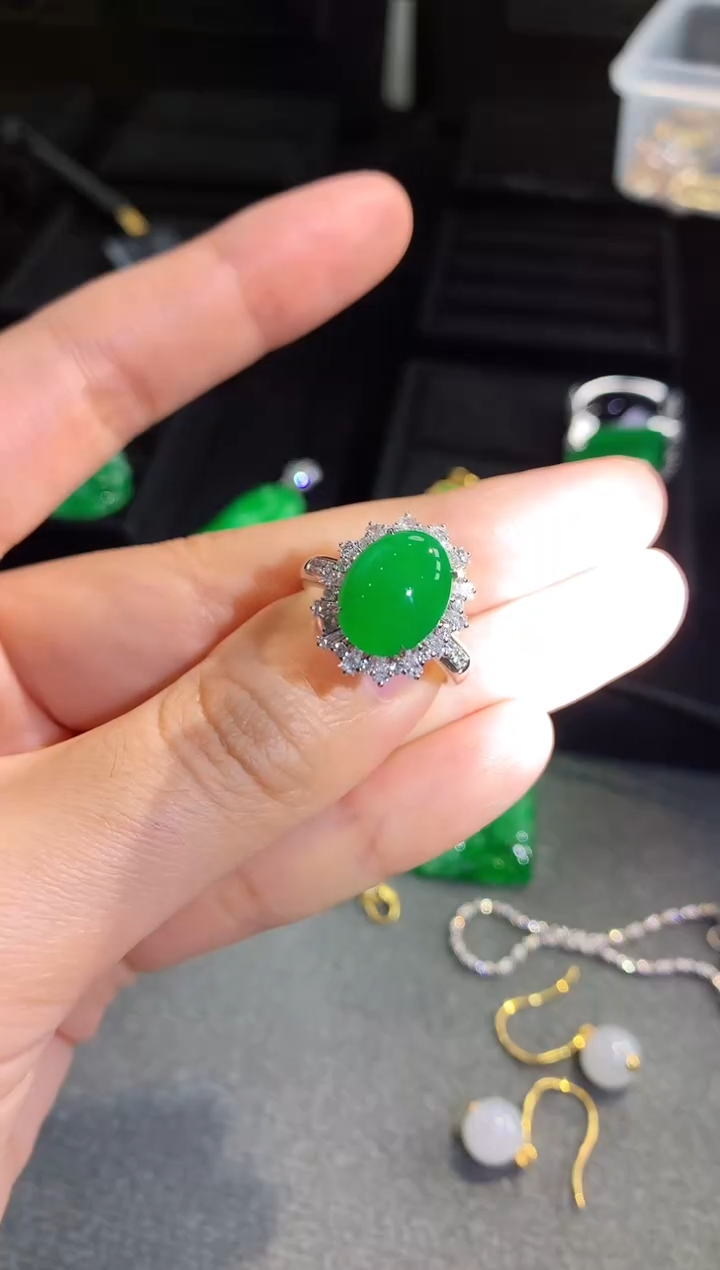 【闪购商品】翡翠戒指18K金镶嵌手饰