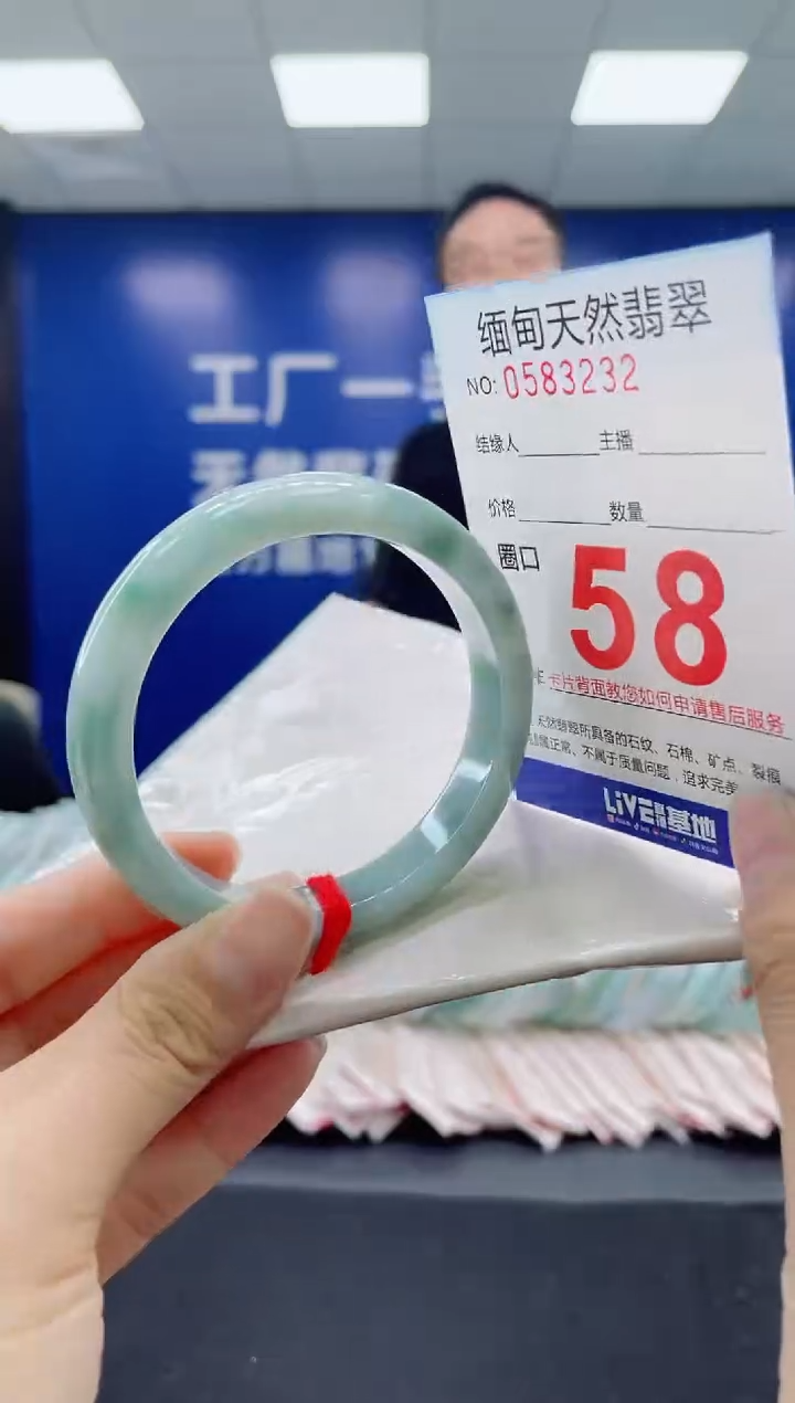 未镶嵌手镯翡翠天然翡翠手镯
