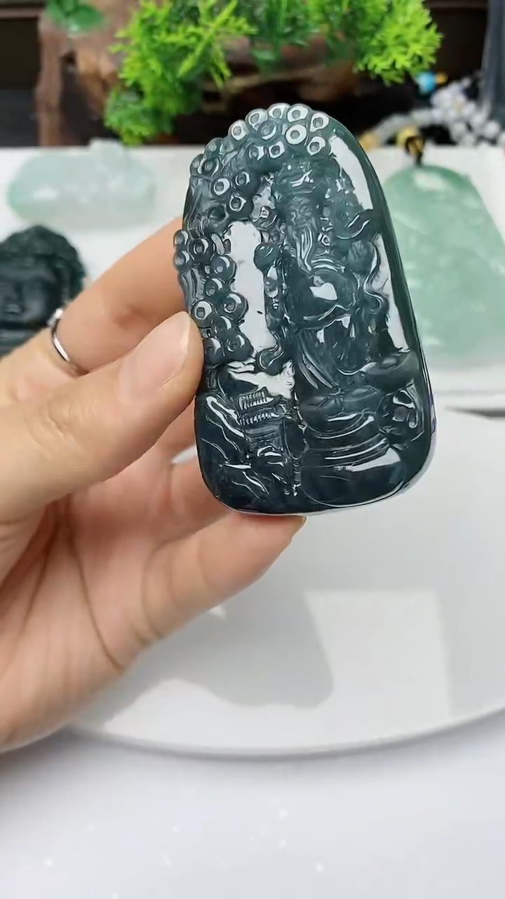 【闪购商品】翡翠颈饰未镶嵌         