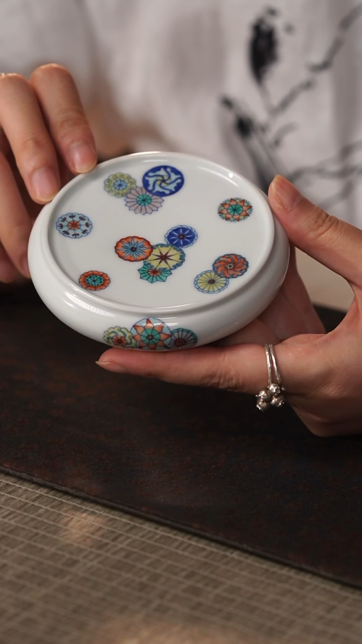 善见堂杨老师斗彩皮球花盖置