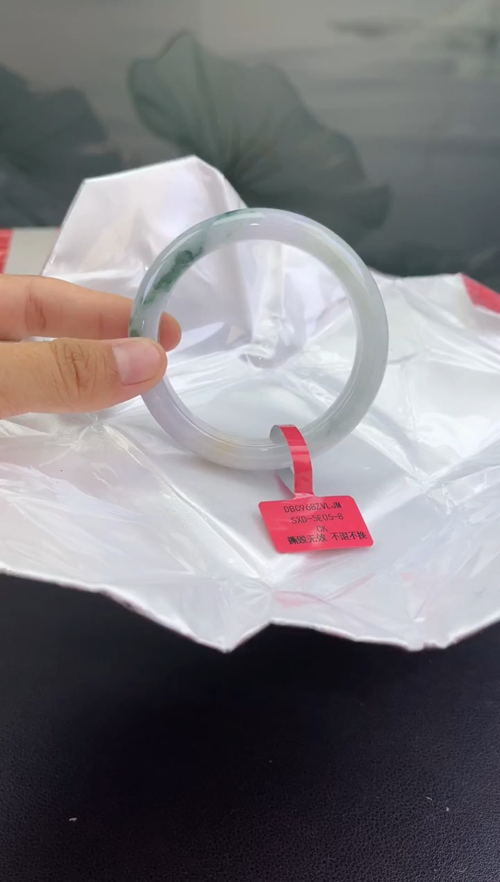 翡翠手镯未镶嵌翡翠手镯