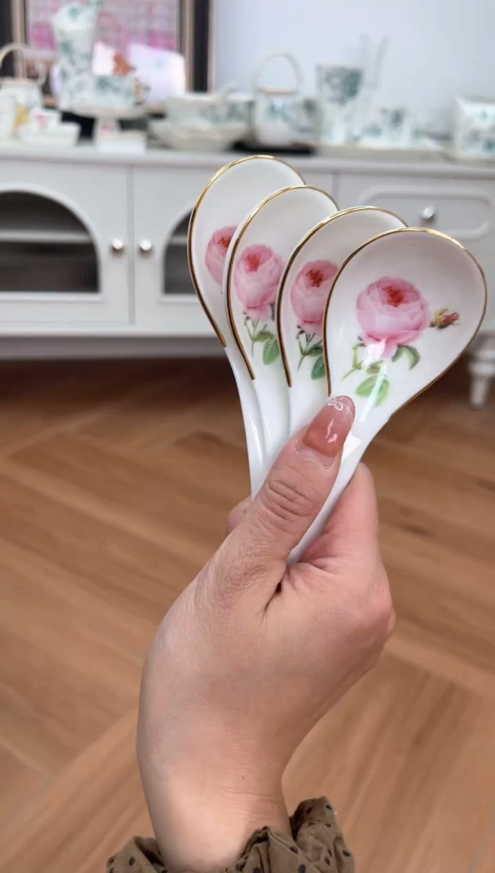 【闪购商品】碗玫瑰高骨骨瓷4个勺子