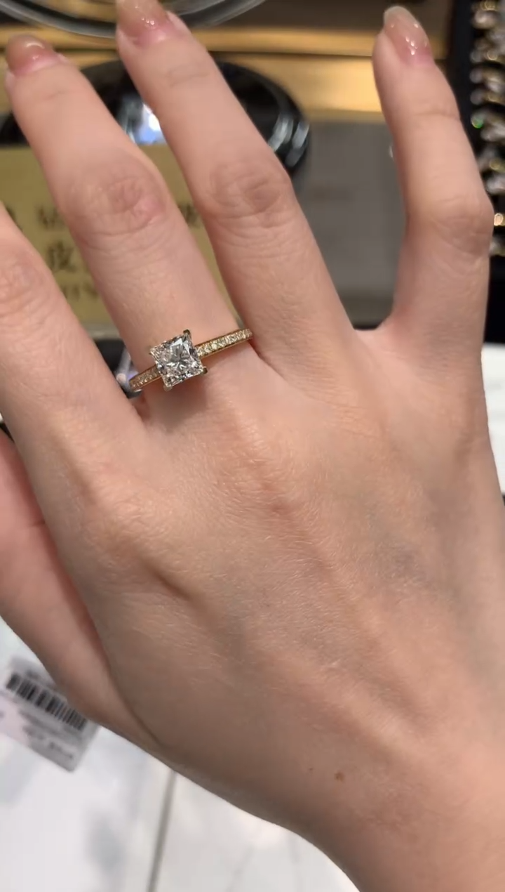 【闪购商品】实验室培育钻石18K金镶嵌公主方1.1ct14圈