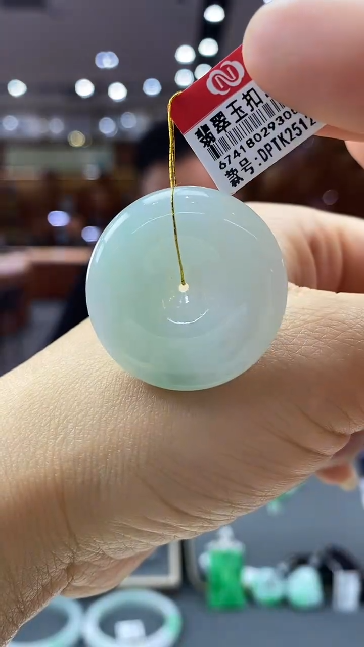 颈饰未镶嵌翡翠平安扣