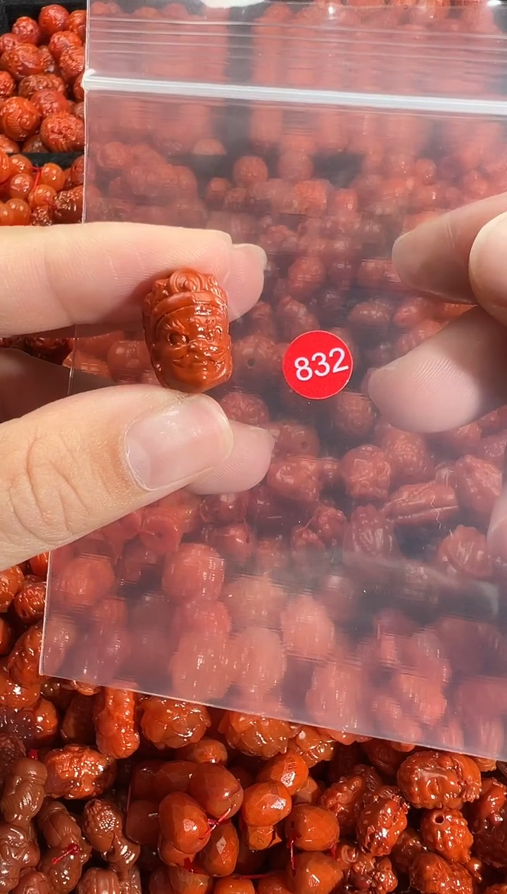 颈饰未镶嵌南红玛瑙1