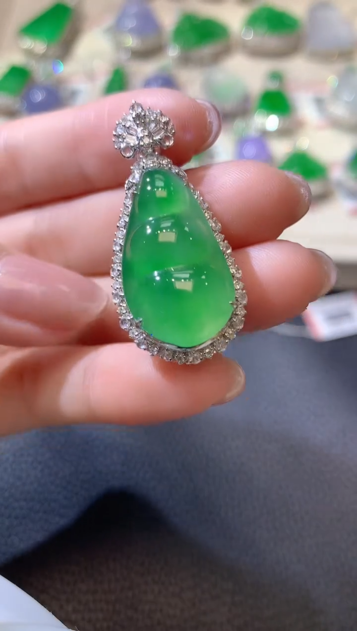 【闪购商品】翡翠吊坠(不含链)18K金镶嵌C48