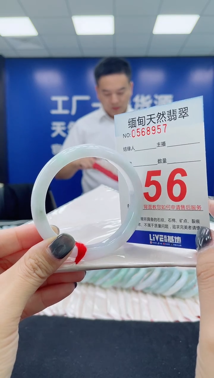 未镶嵌手镯翡翠天然翡翠手镯