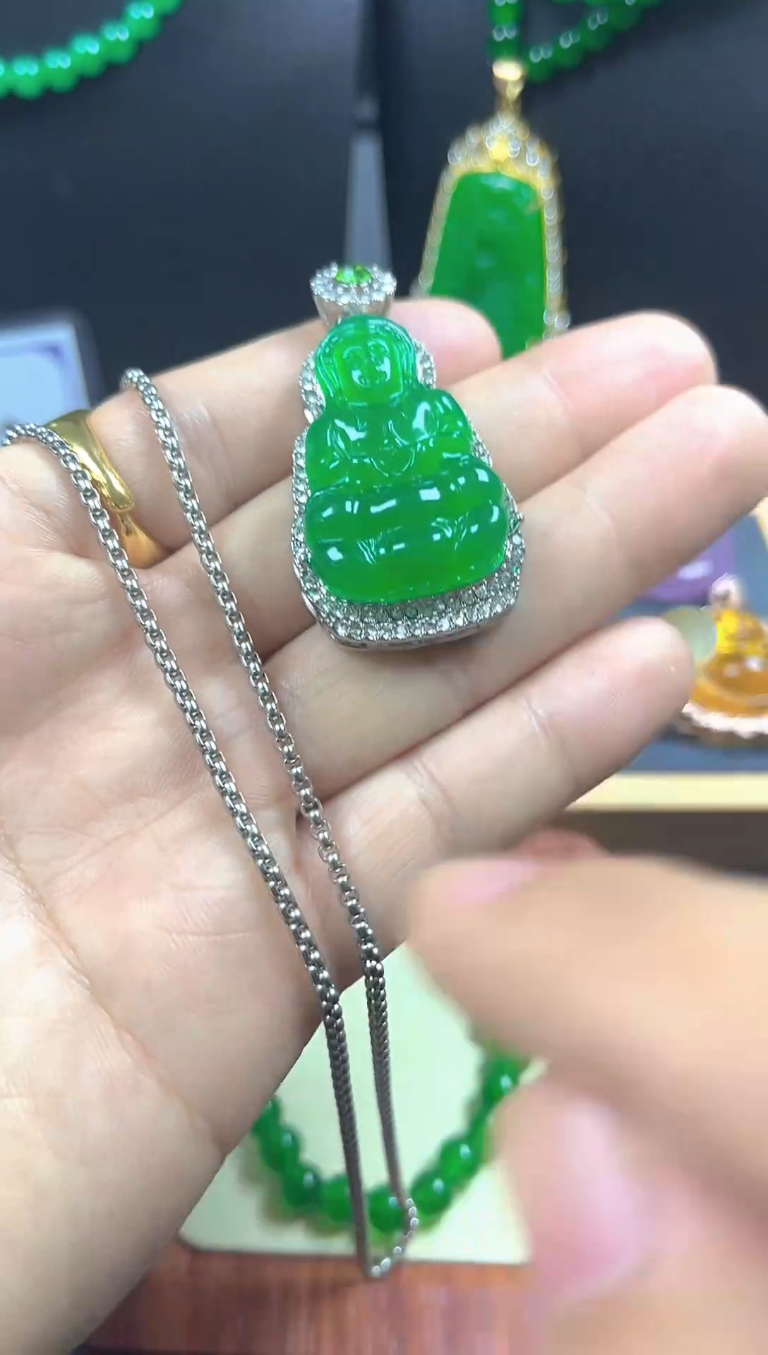 颈饰银S925镀金镶嵌翡翠观音