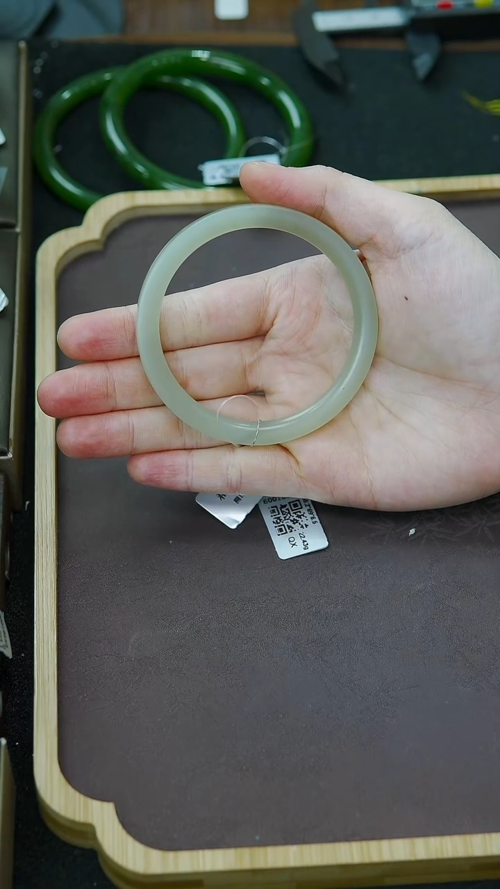 未镶嵌手镯和田玉55圈口特色冰晴方镯