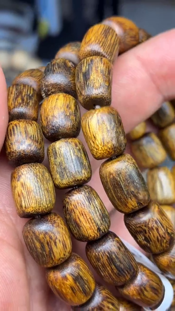 沉香手串 海南红金猊随型单圈多样性发其一