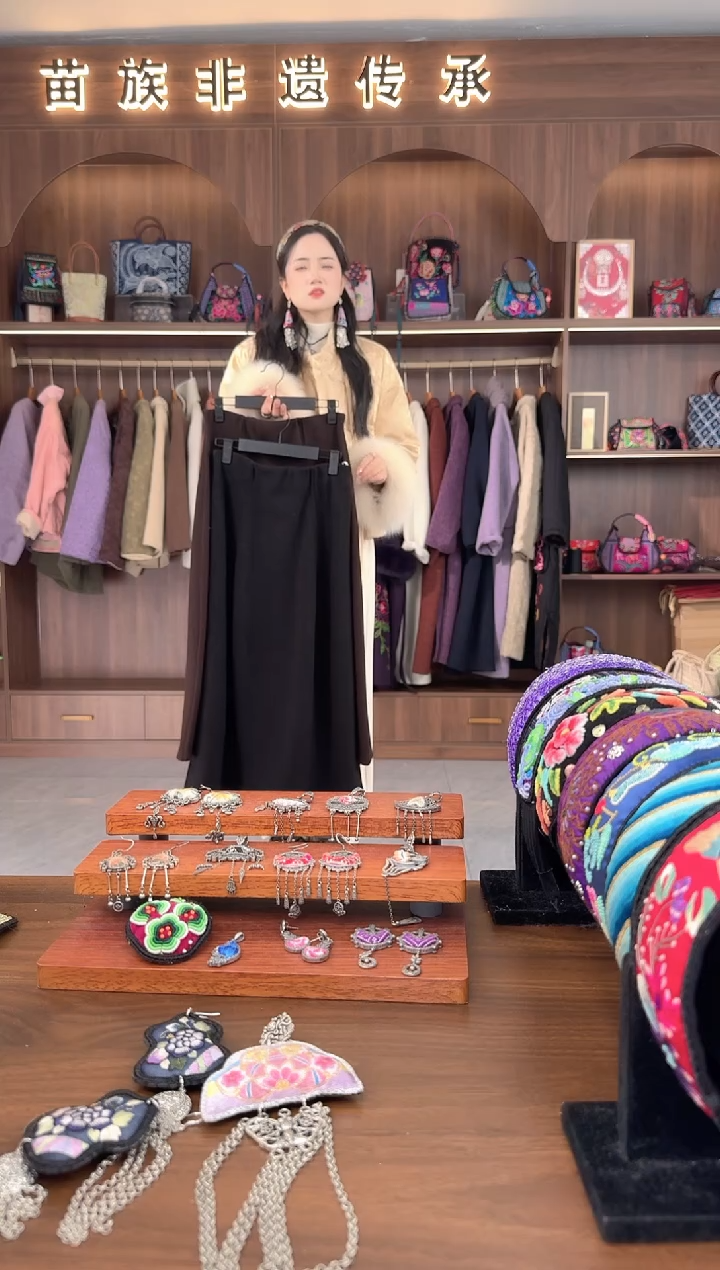 刺绣扶光苗绣传承L11