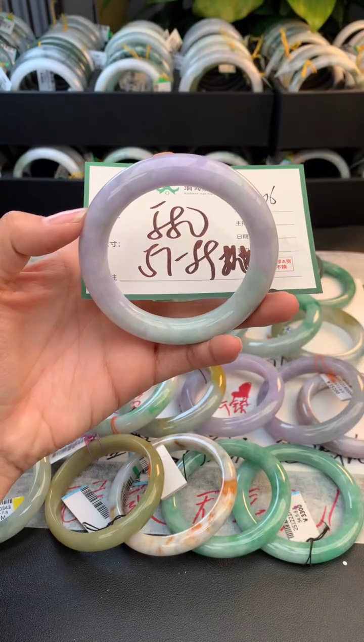 未镶嵌定制翡翠毛货需精细抛光+多人