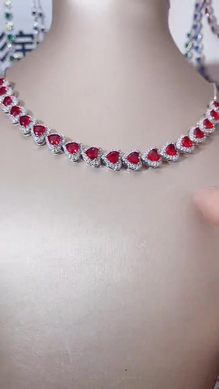 颈饰未镶嵌红宝石   