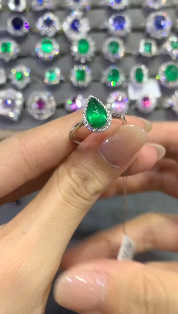 【闪购商品】祖母绿戒指18K金镶嵌a244