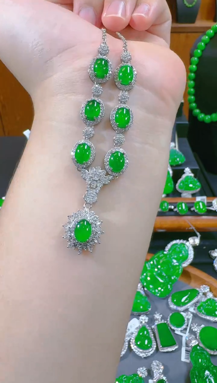 颈饰未镶嵌翡翠天然A货翡翠