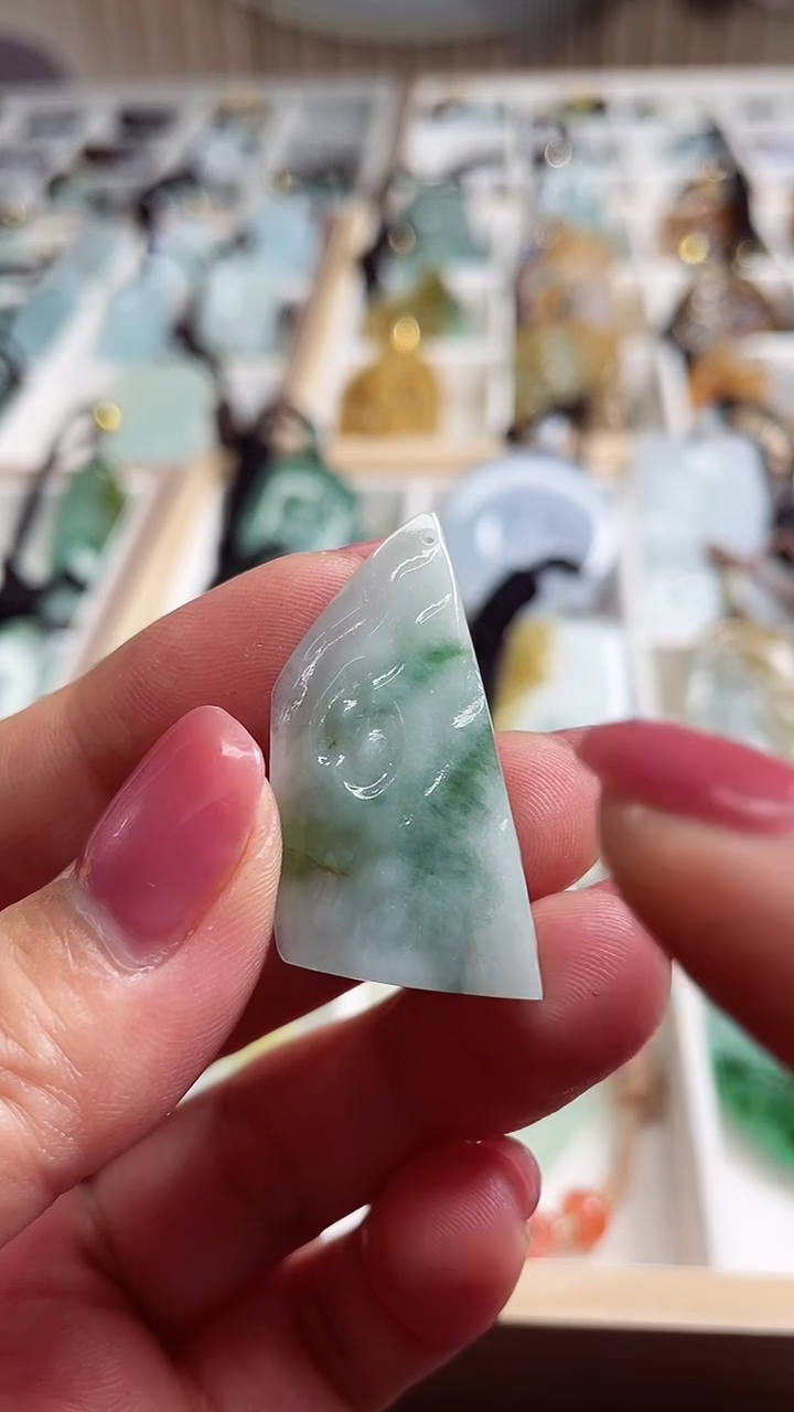 【闪购商品】翡翠颈饰未镶嵌11111111