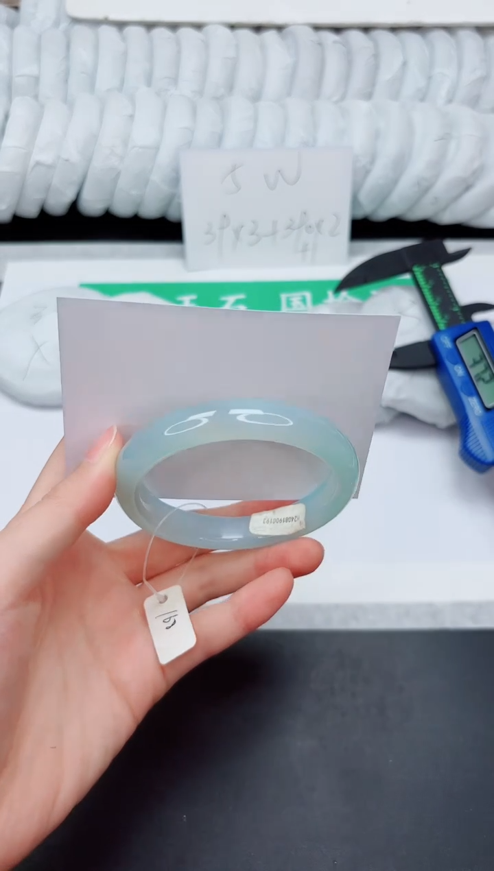 石英质玉手镯未镶嵌124-56.5