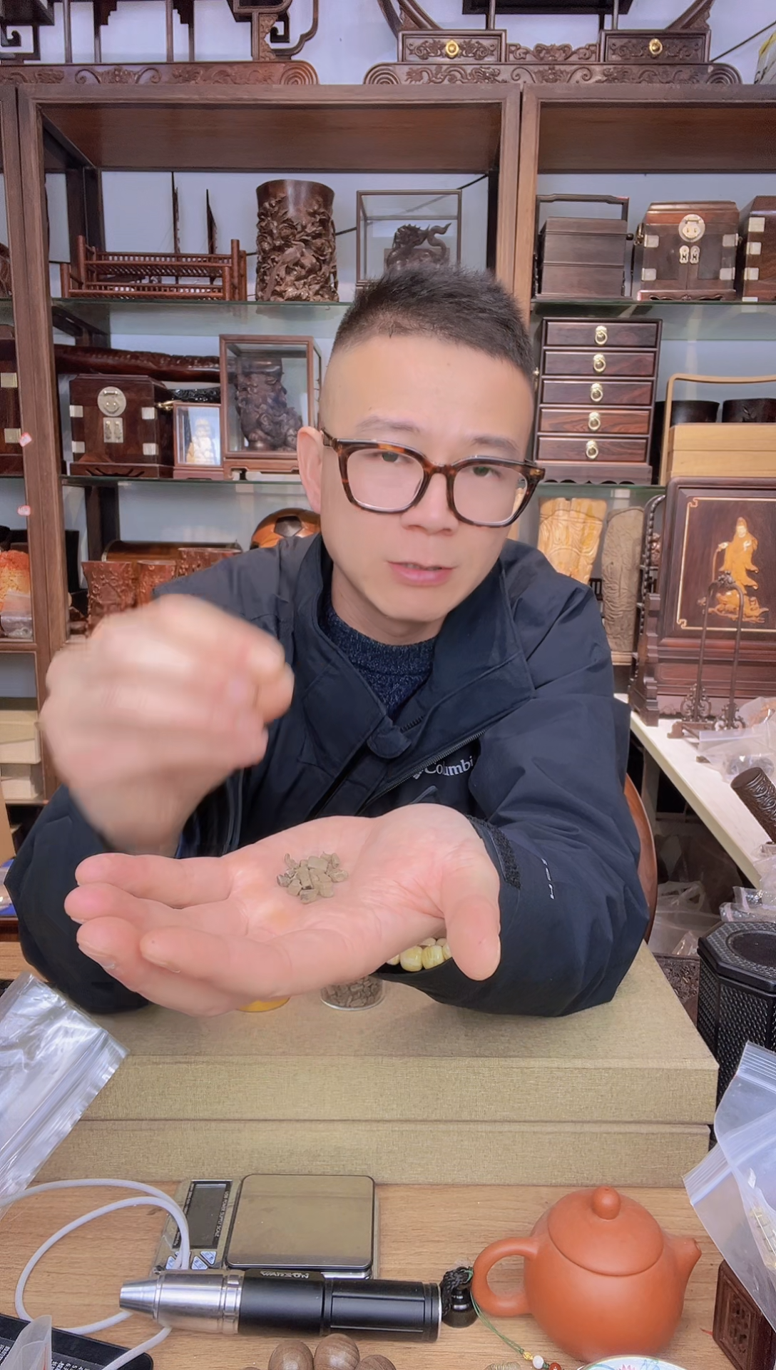 【闪购商品】乌木类书架432老山檀阴沉碎料30克