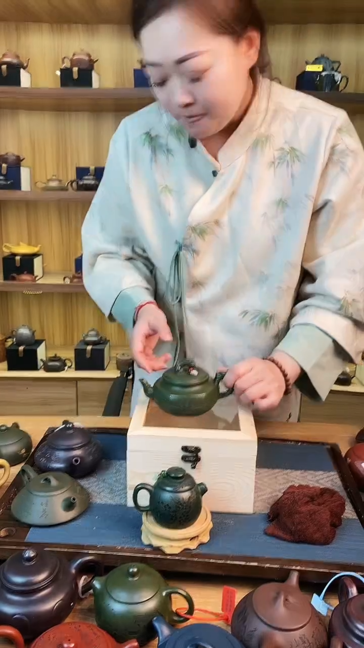 【闪购商品】紫砂茶壶翡翠绿泥观沧海六方龙尊壶【雪】