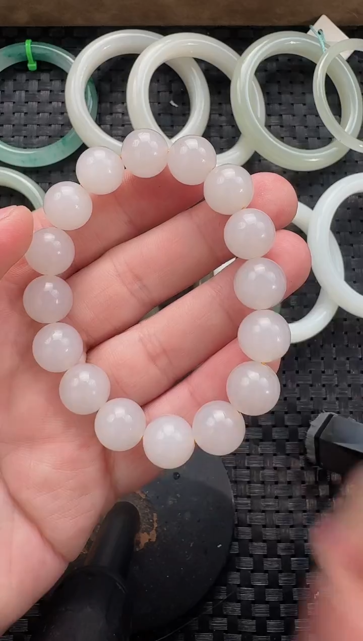 颈饰未镶嵌和田玉12mm蜂蜜水手串