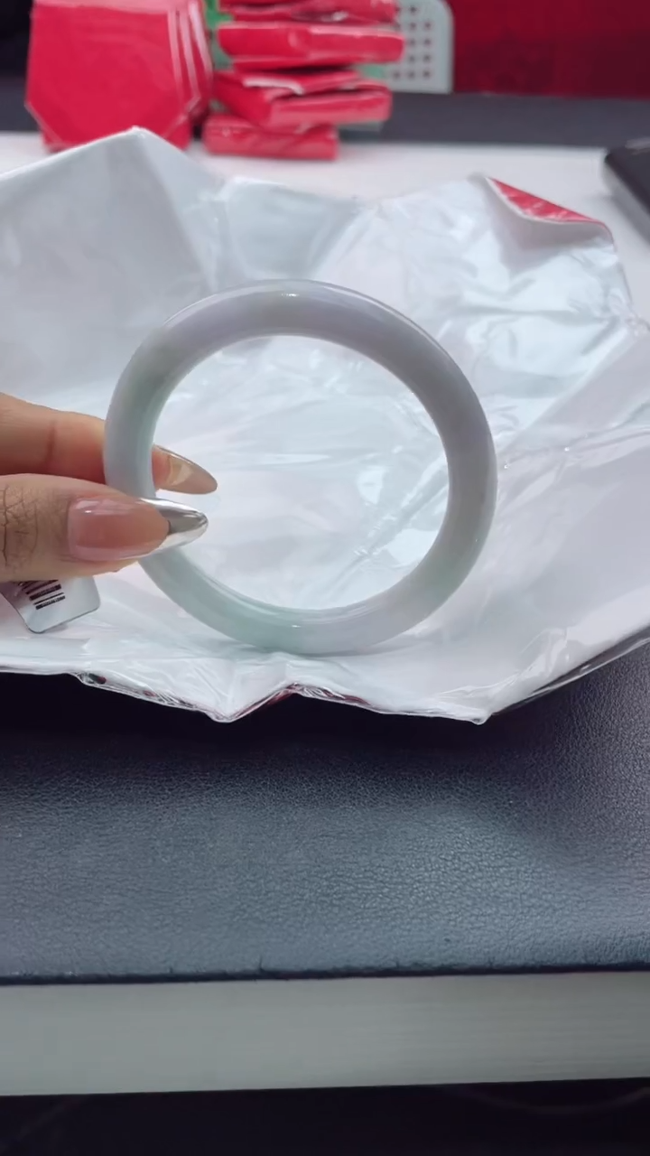 【闪购商品】翡翠手镯未镶嵌8翡翠手镯（微瑕）