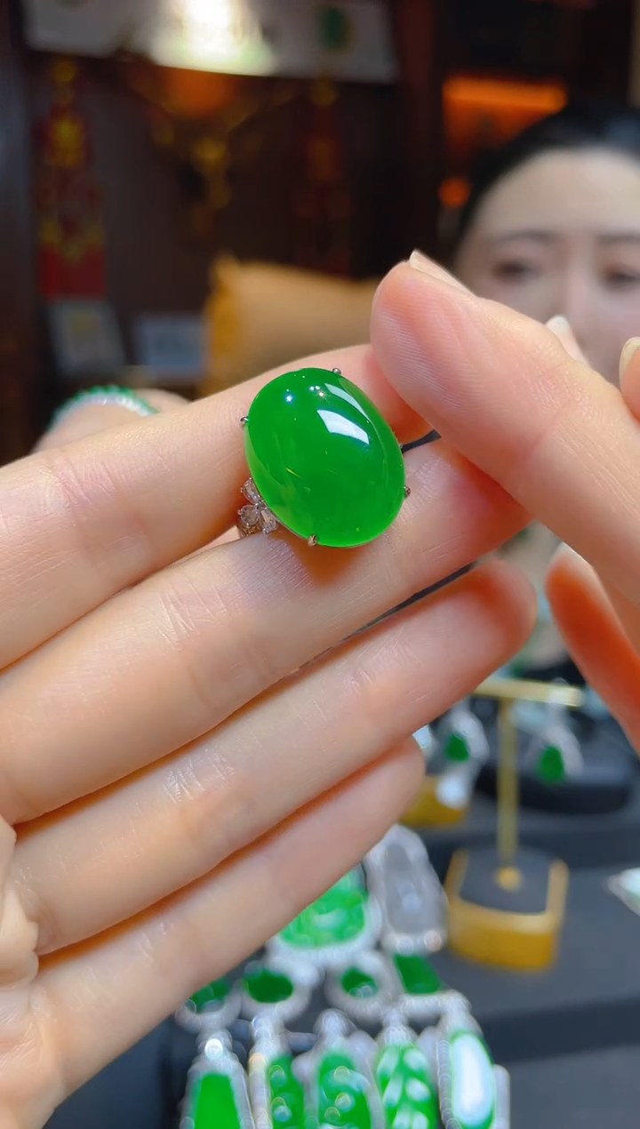 【闪购商品】翡翠戒指18K金镶嵌113550天然A货翡翠蛋面戒指