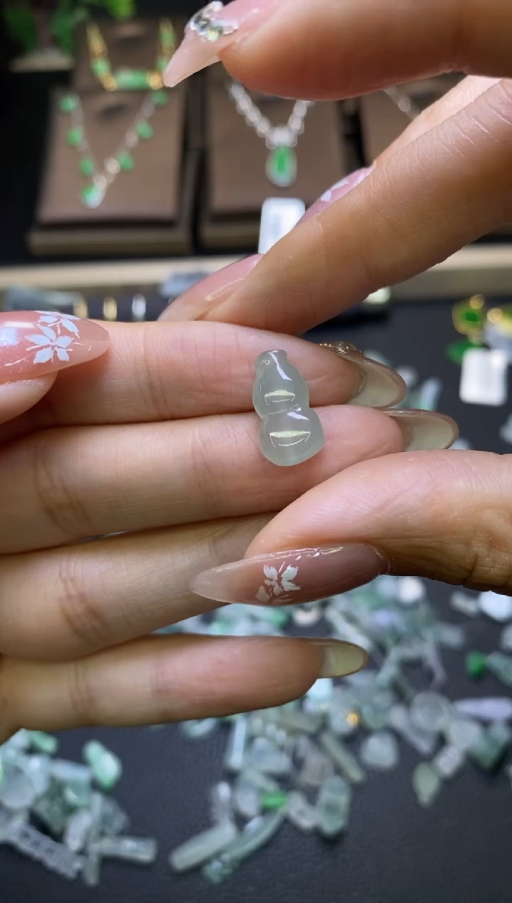 翡翠未镶嵌颈饰净货14348