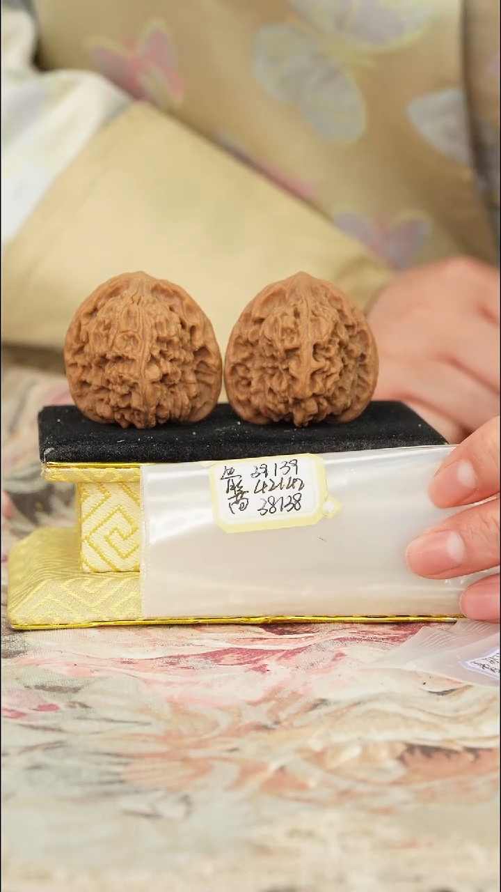 【闪购商品】文玩核桃把件赵喜满南将石
